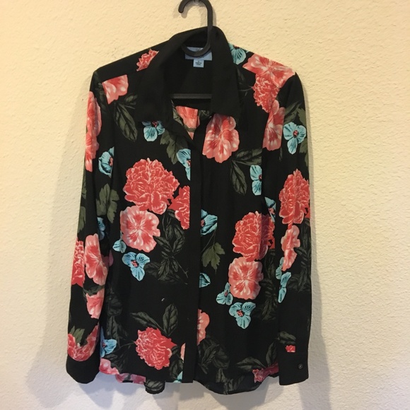 CeCe Tops - CeCe black and red floral blouse